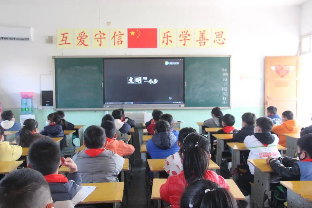 追风压弯，国产准公升级四缸跑车赛800，52999元香不香？